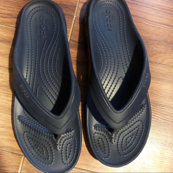 Pin by J. DVARTE on Footsie in 2020 | Flip flops style, Mens sandals, Male feet